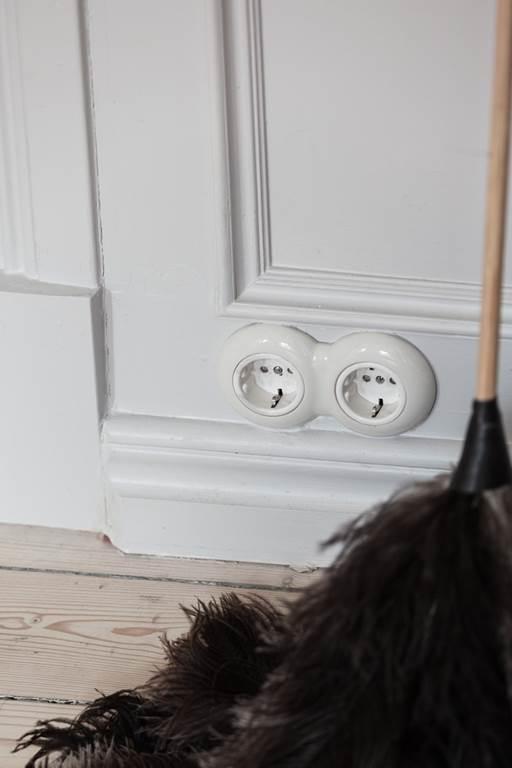 Lågupplöst Lågupplöst Eluttag i porslin