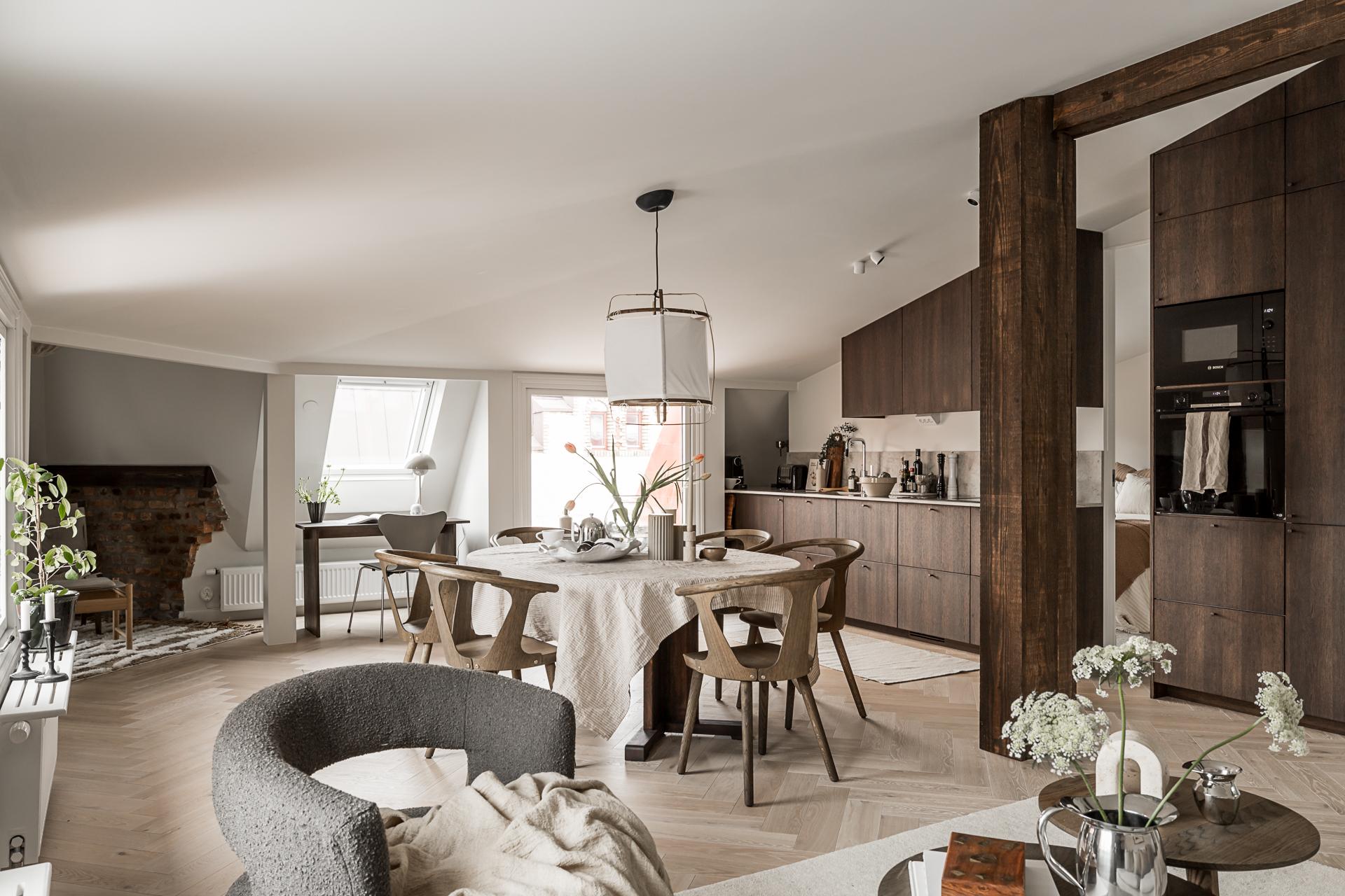 Välkommen till en unik takvåning med tornrum!