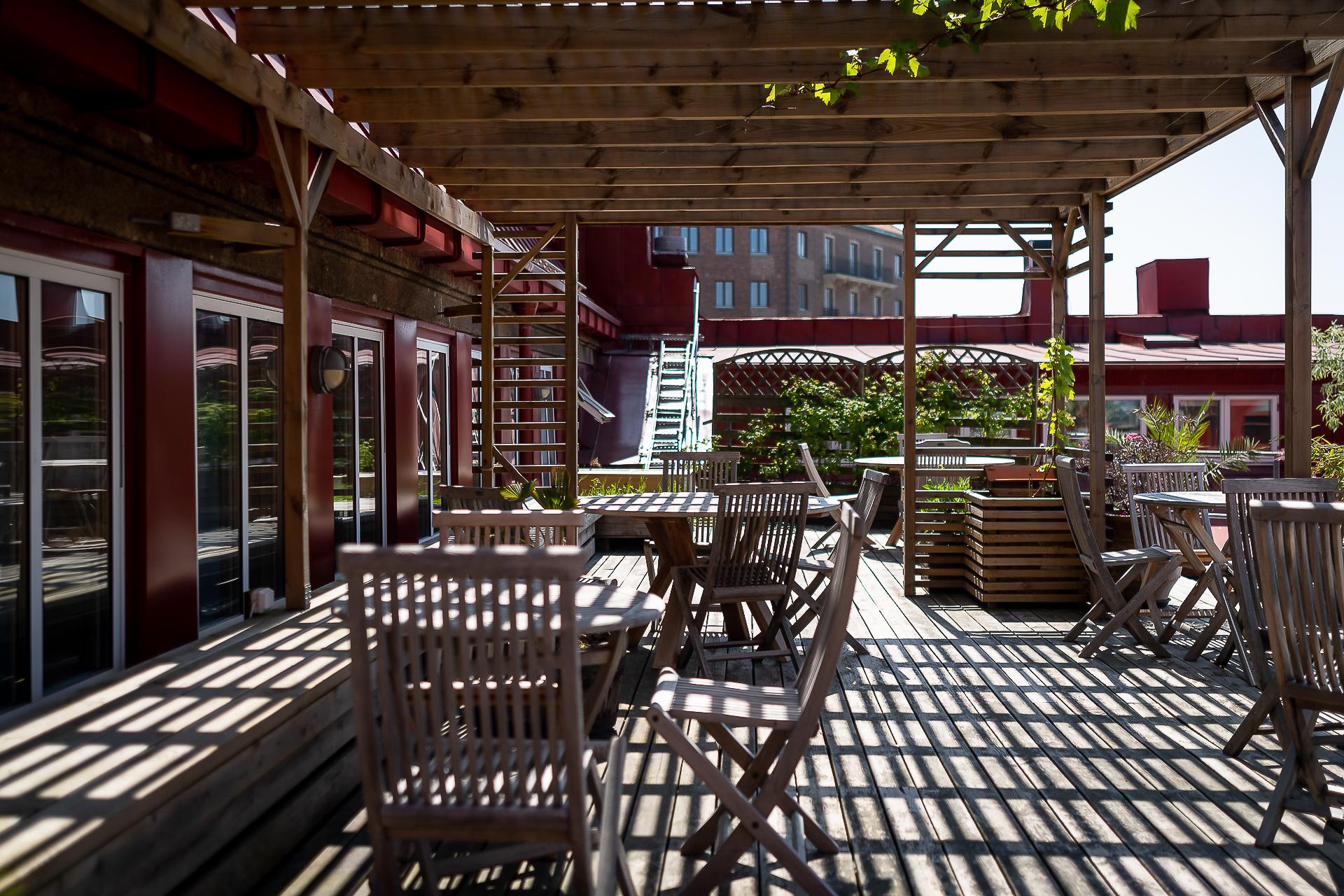 Pergolan ger skugga under årets varmare dagar