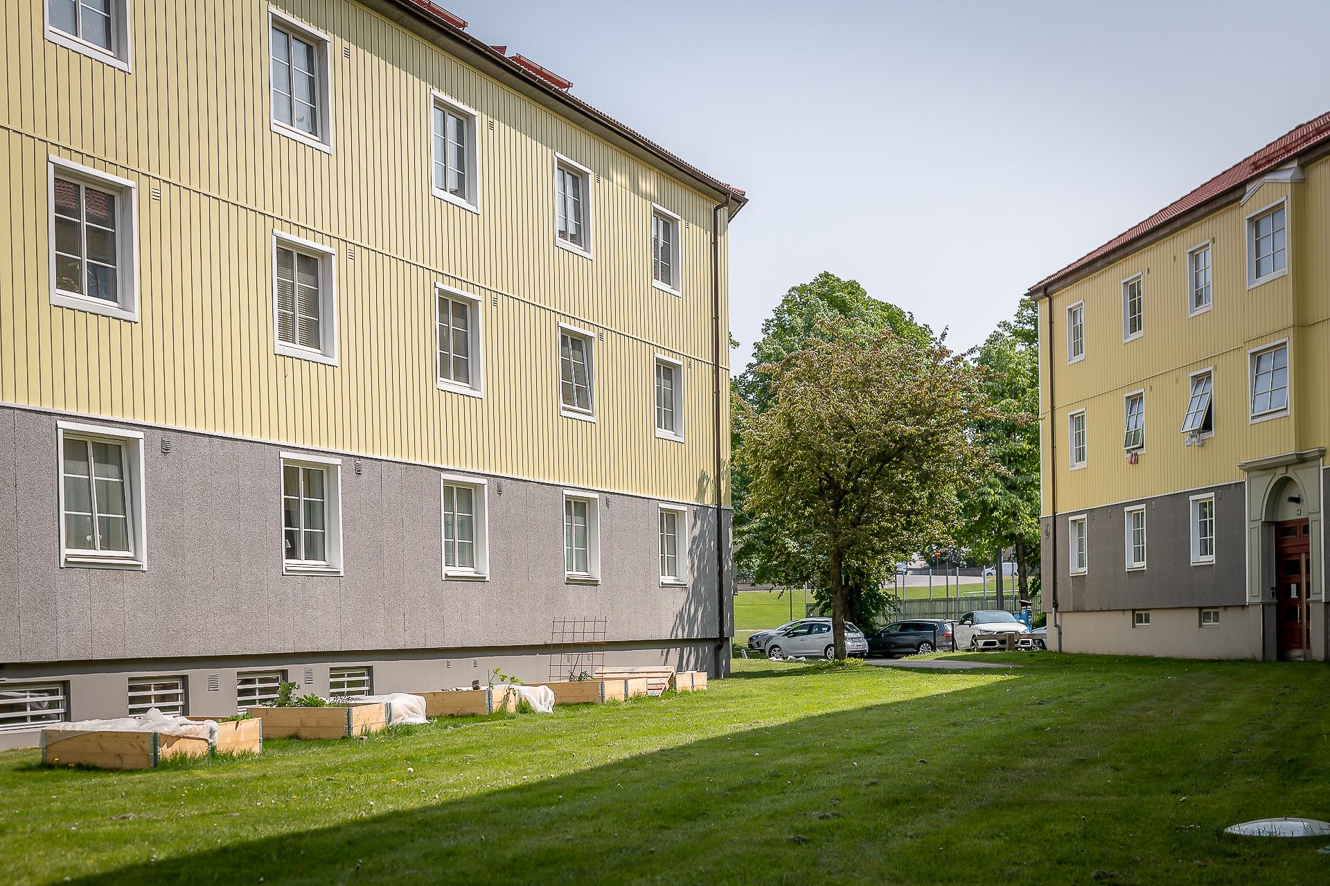 Fönstret i rummet vetter ostört mot grannföreningen