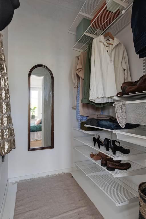 Lågupplöst Plats för båda dina och din partners kläder