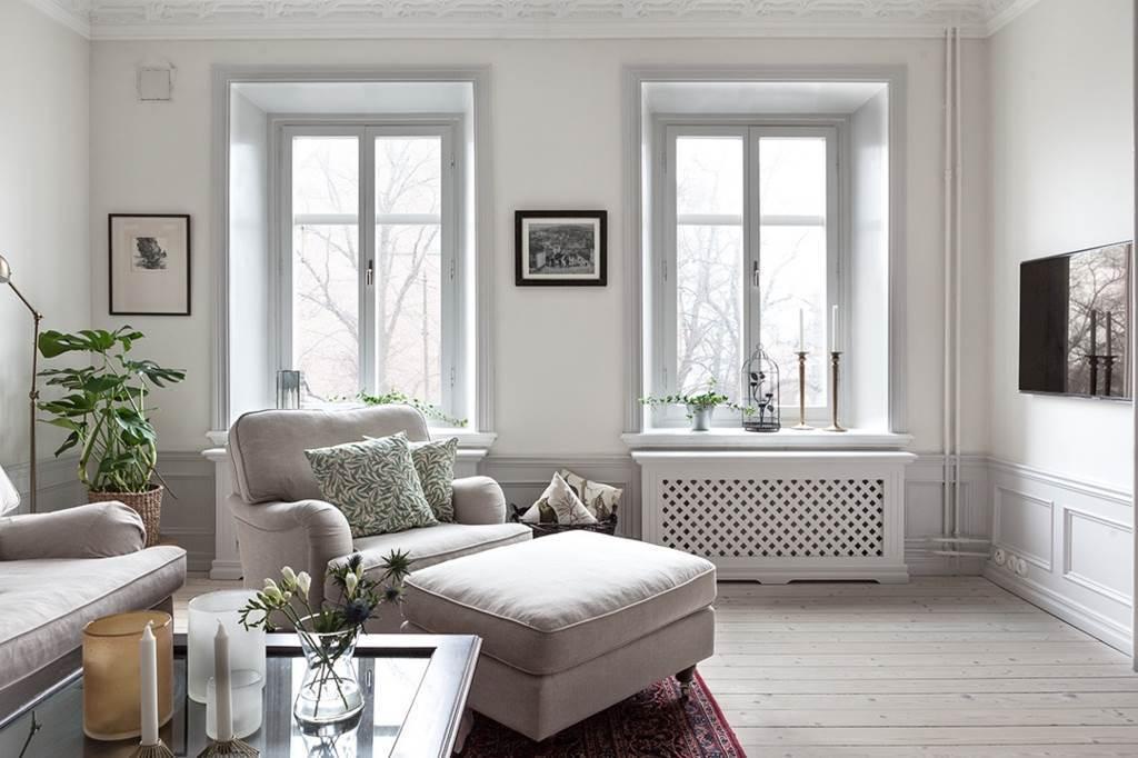 Lågupplöst Lågupplöst Platsbyggda elementskydd under de höga fönstren