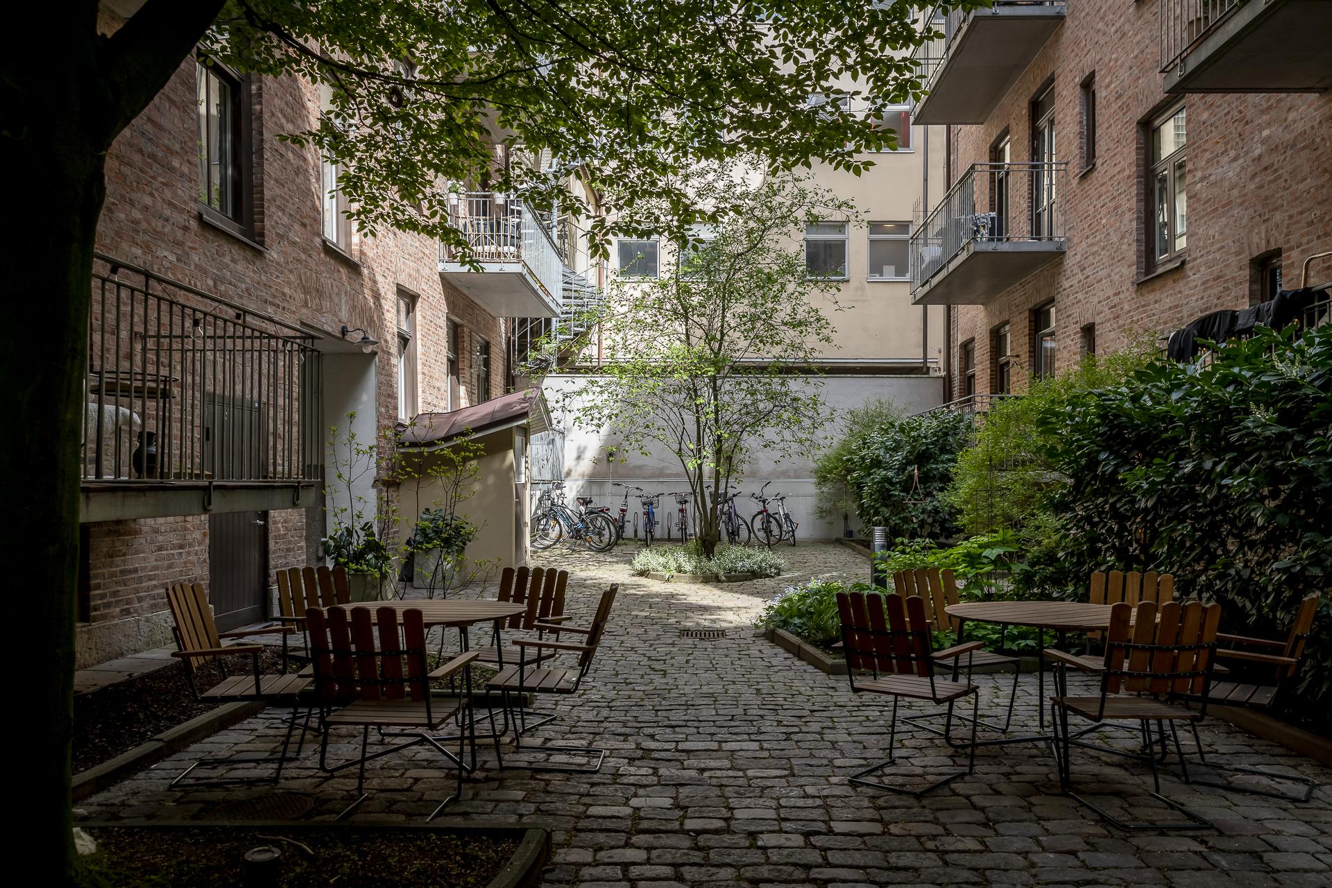 Föreningens gemensamma innergård är en stolthet för Vasastaden