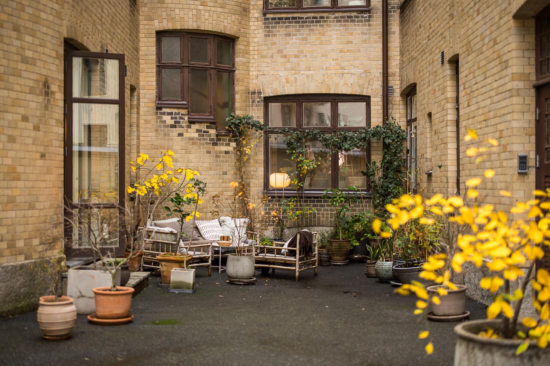 Med utgång från kök, denna ytan delas av grannen och används utan nyttjanderätt