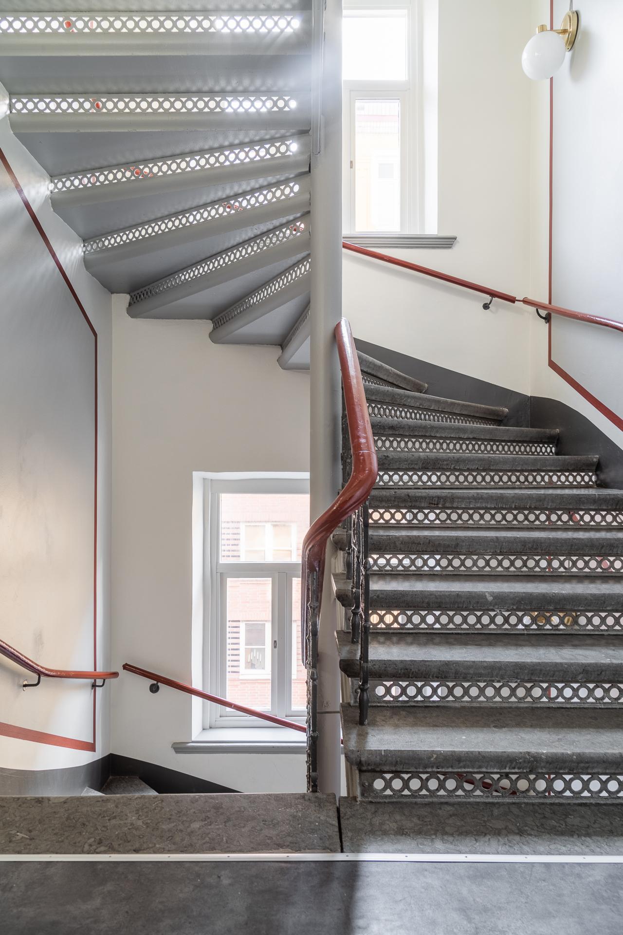 Lågupplöst Stentrappan tar dig till tredje våningen