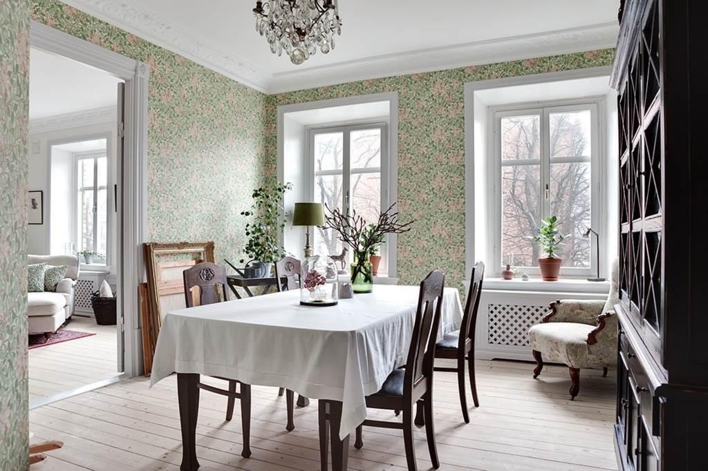 Lågupplöst Lågupplöst Allt är som det ska: såpade golv och fin stuckatur