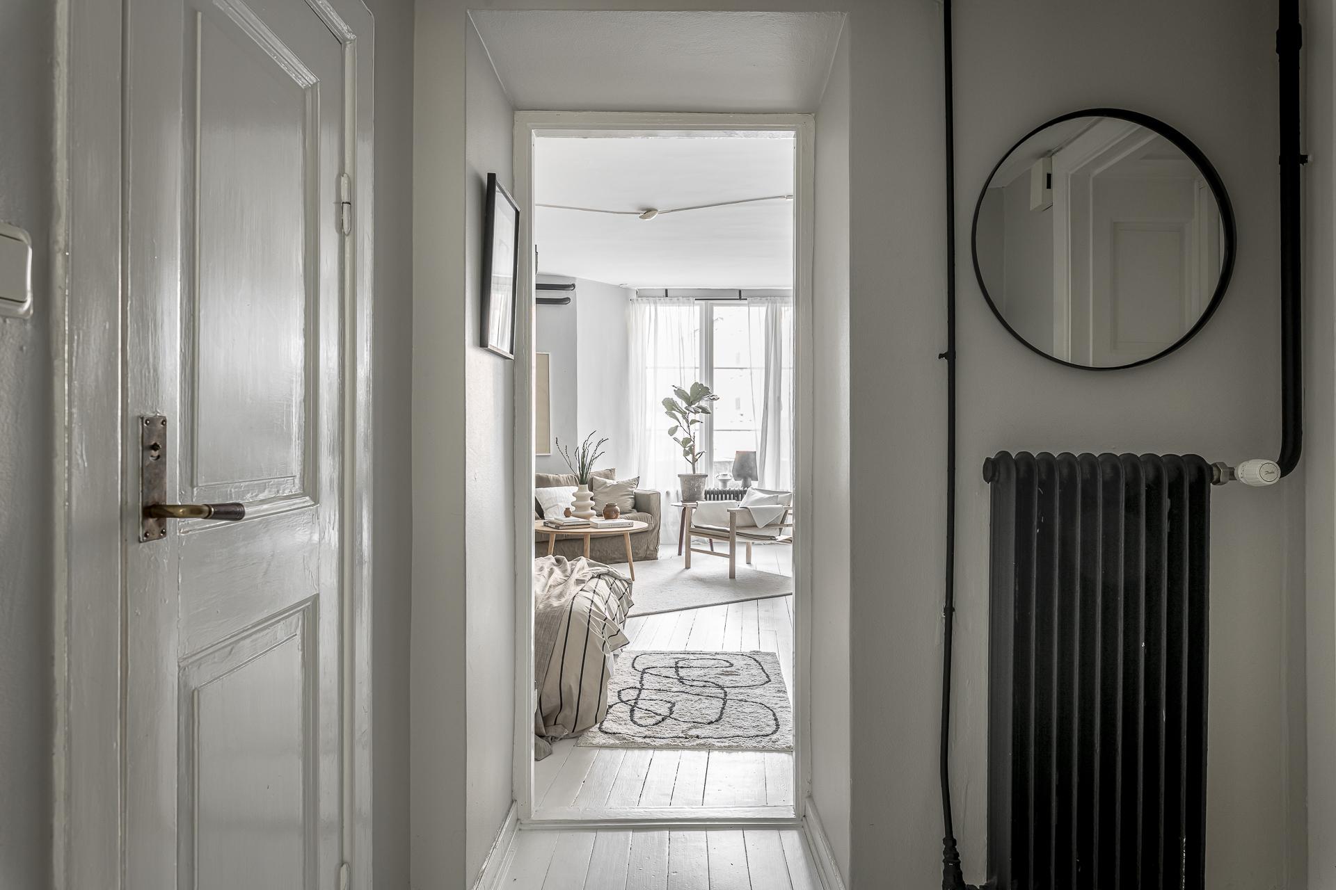 Genomgångslägenhet med både morgonsol och eftermiddagssol