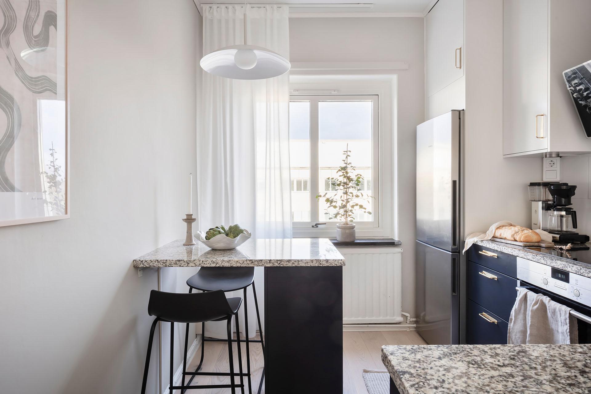 Här finns det rejält med utrymme för matlagning och gott häng