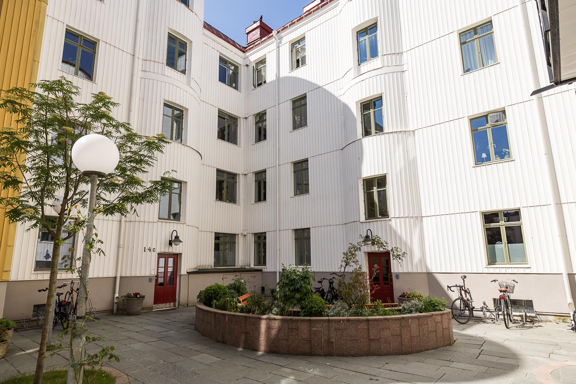 Vacker och rofylld innergård