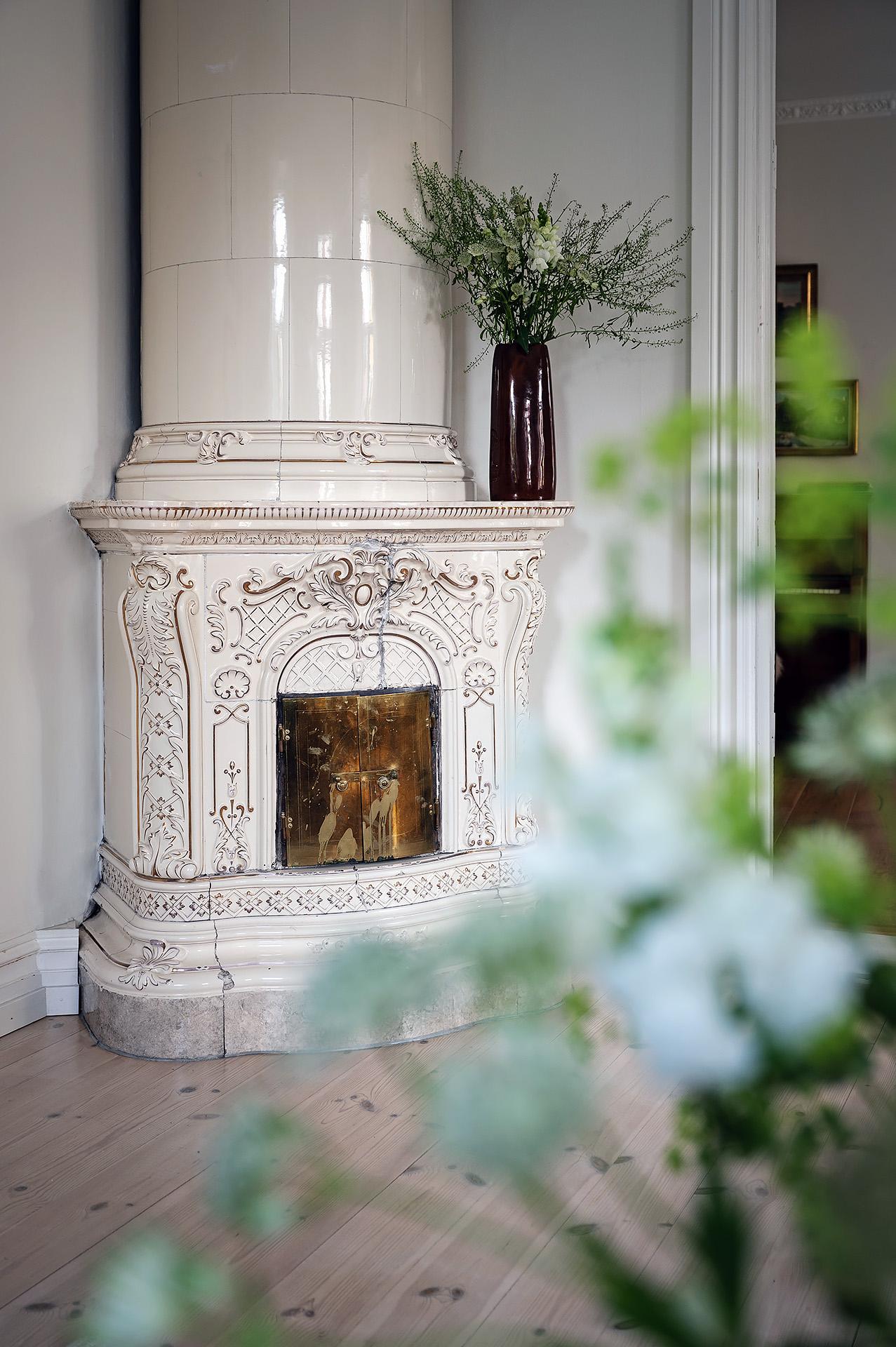 Mycket vacker kakelugn som kan tas i bruk