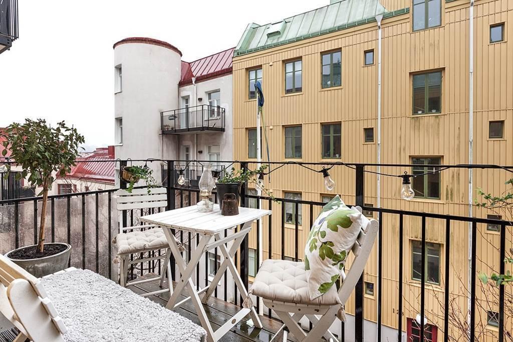 Lågupplöst Lågupplöst Balkong i högt söderläge