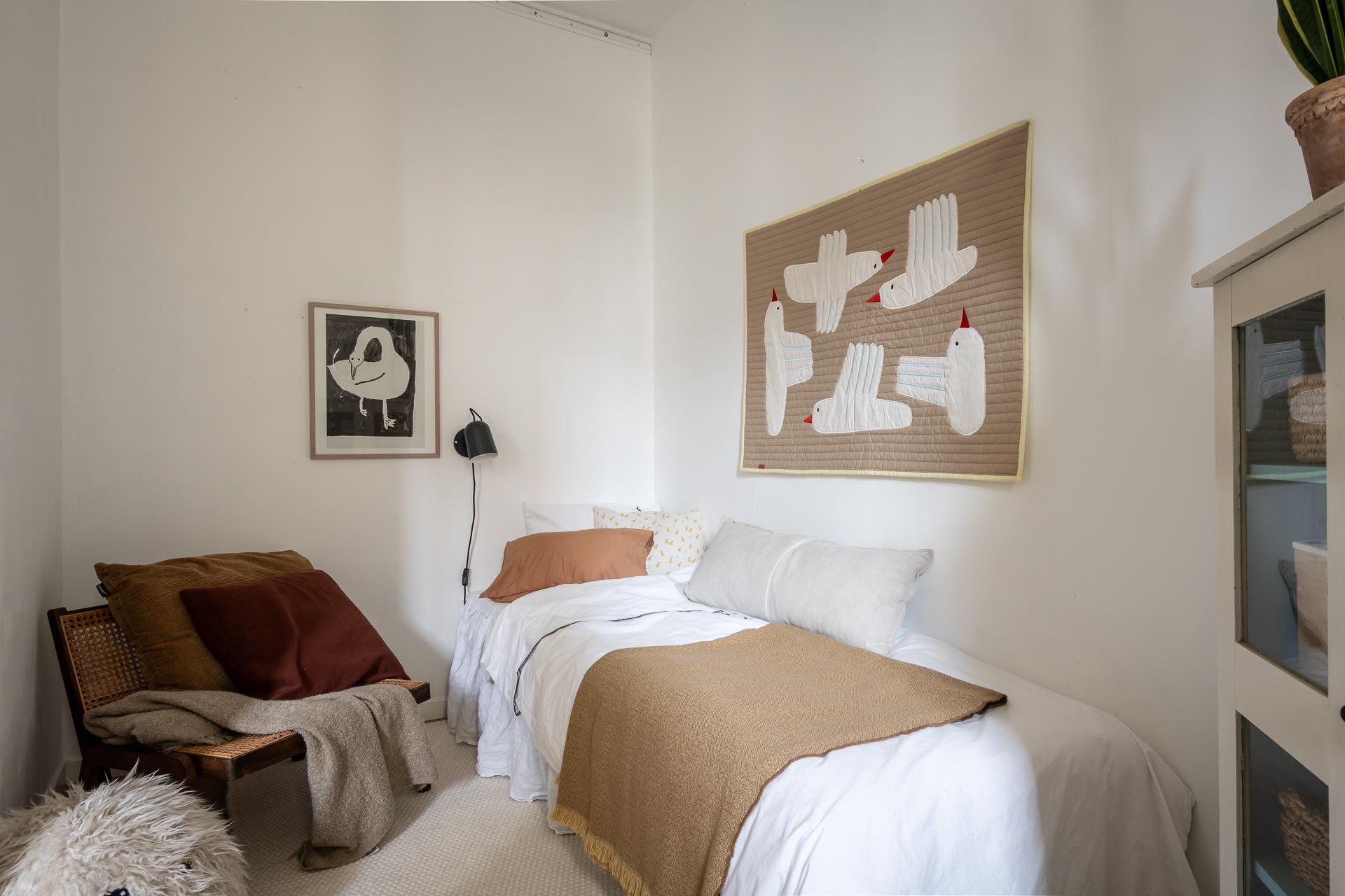 Intill köket ligger ett perfekt barnrum