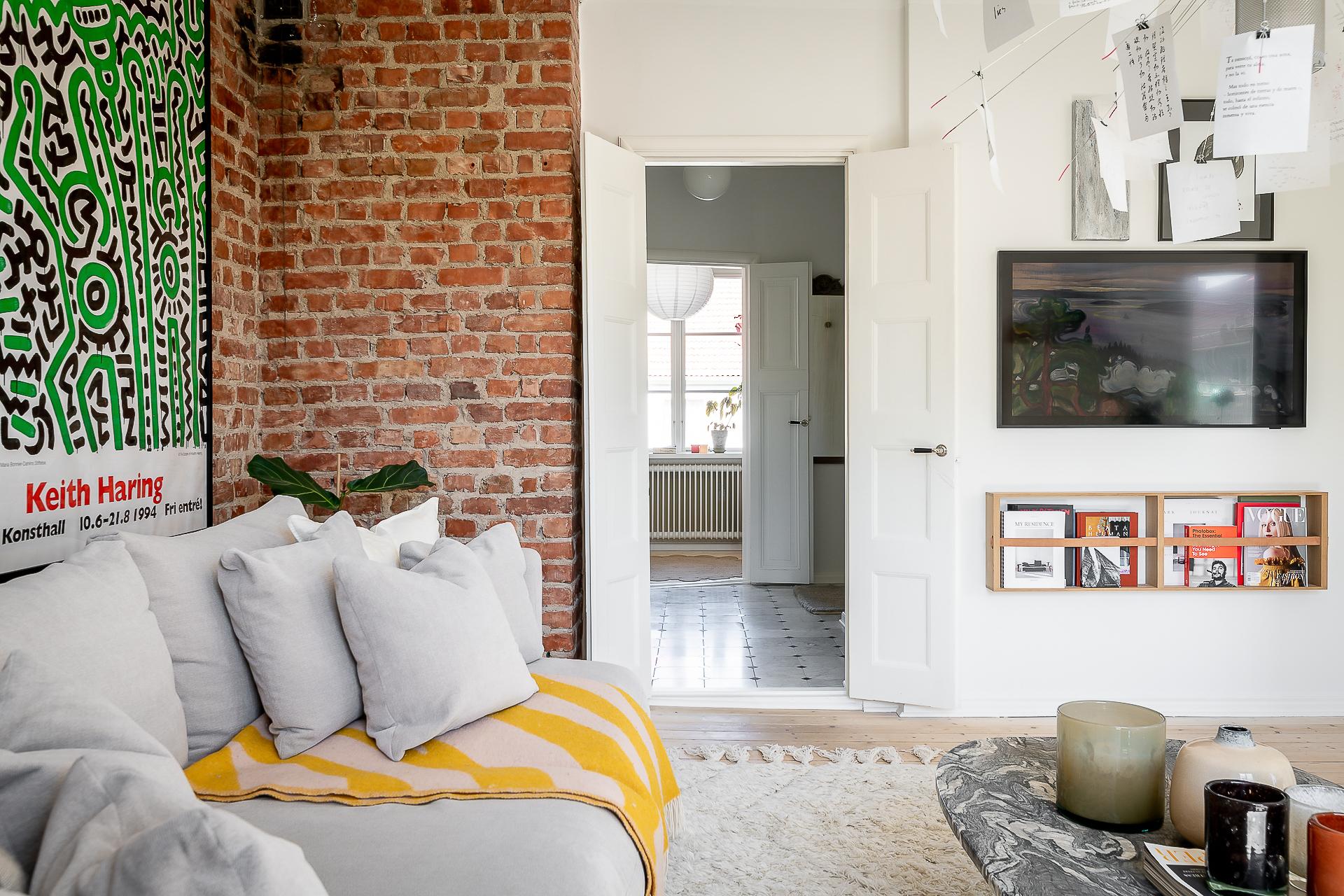 I hörnet skulle man kunna installera en kakelugn