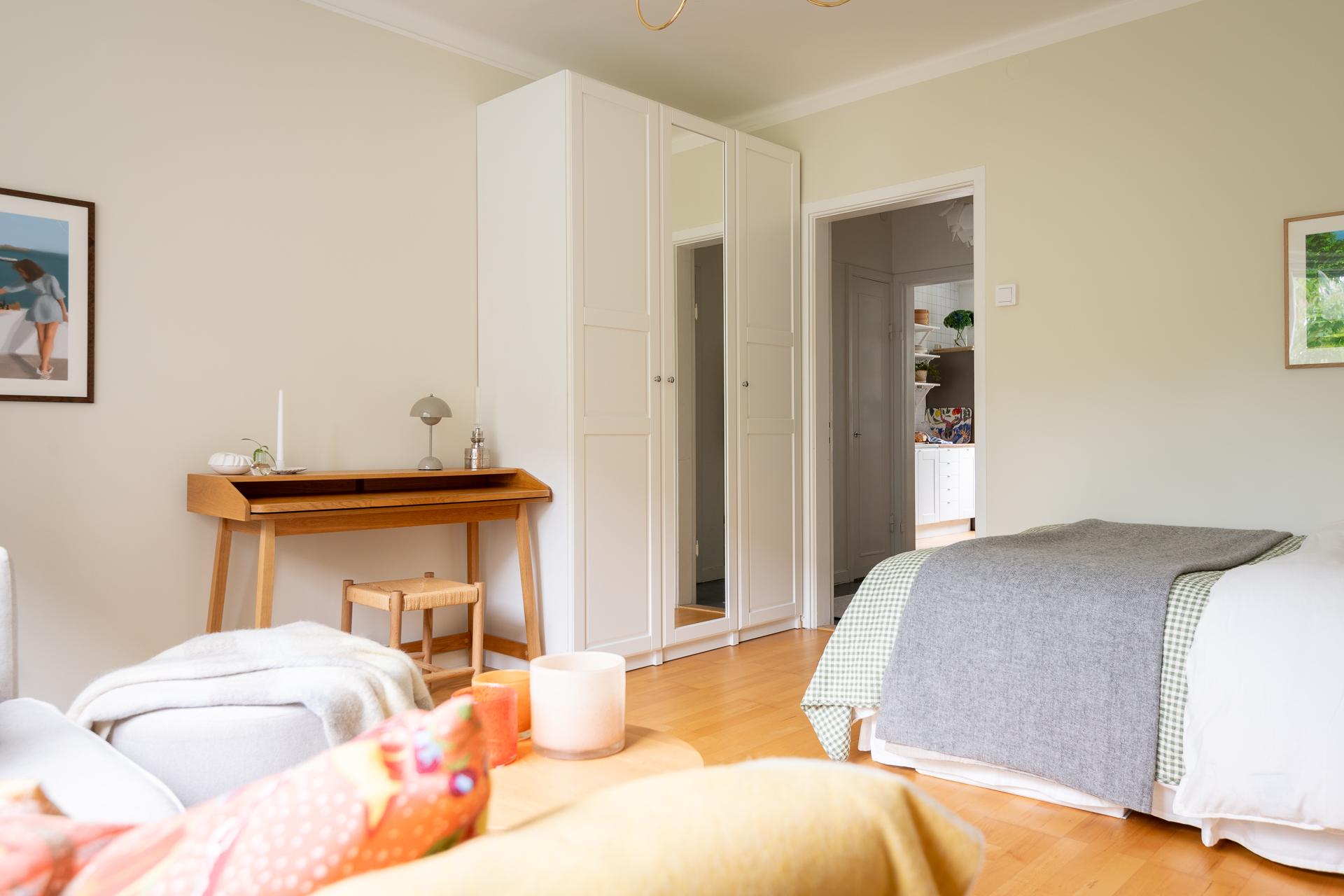 Tre garderober kvarlämnas