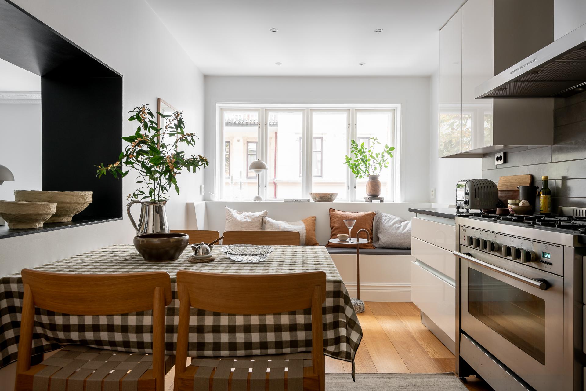 Köket är välutrustat och välplanerat