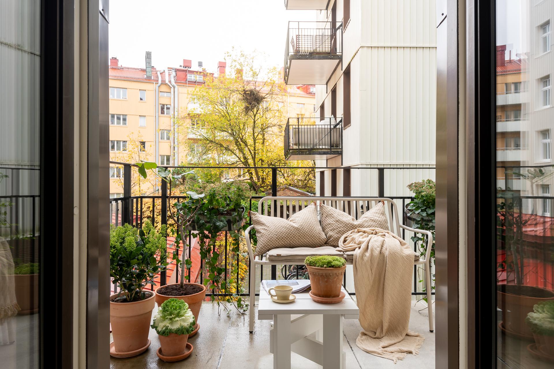 Står balkong i österländska