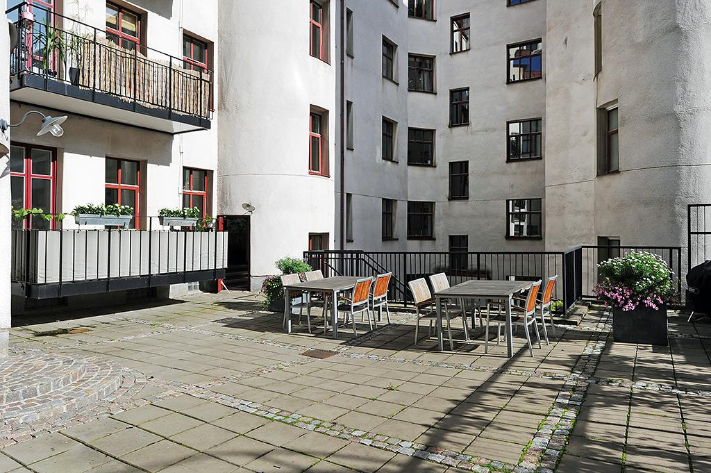 Lågupplöst Här finns utemöbler och grill