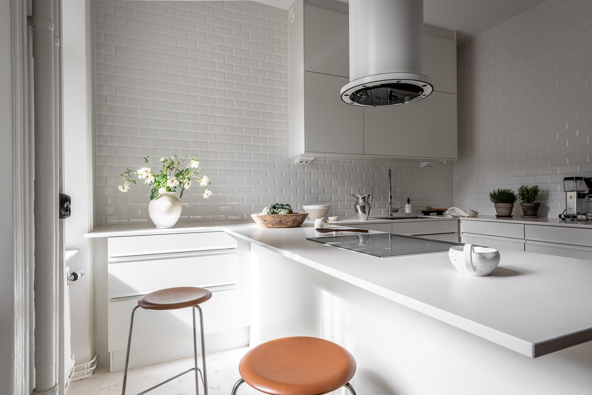 En kaffe vid köksön är alltid en bra idé