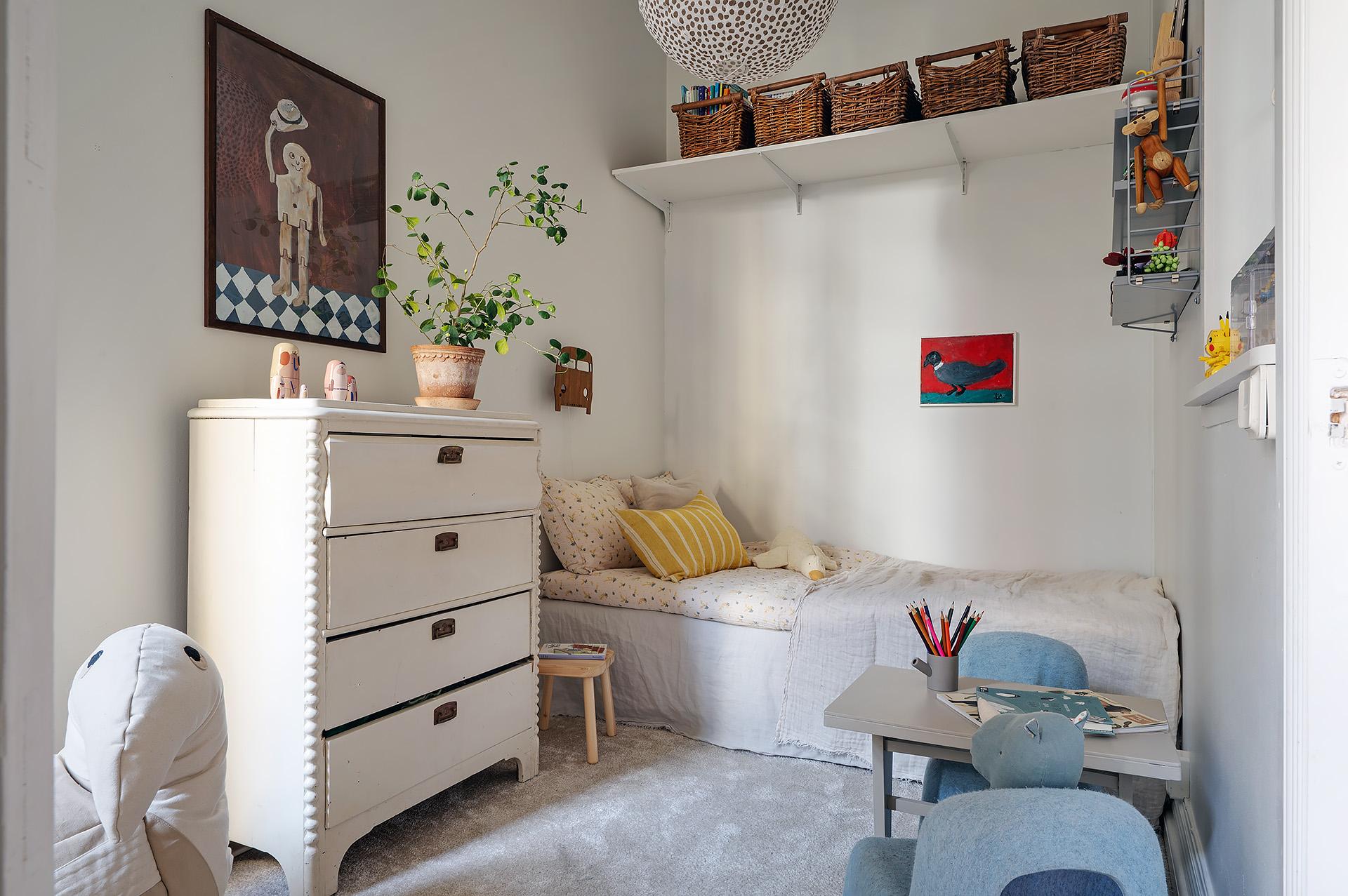 Mysigt barnrum mot gården