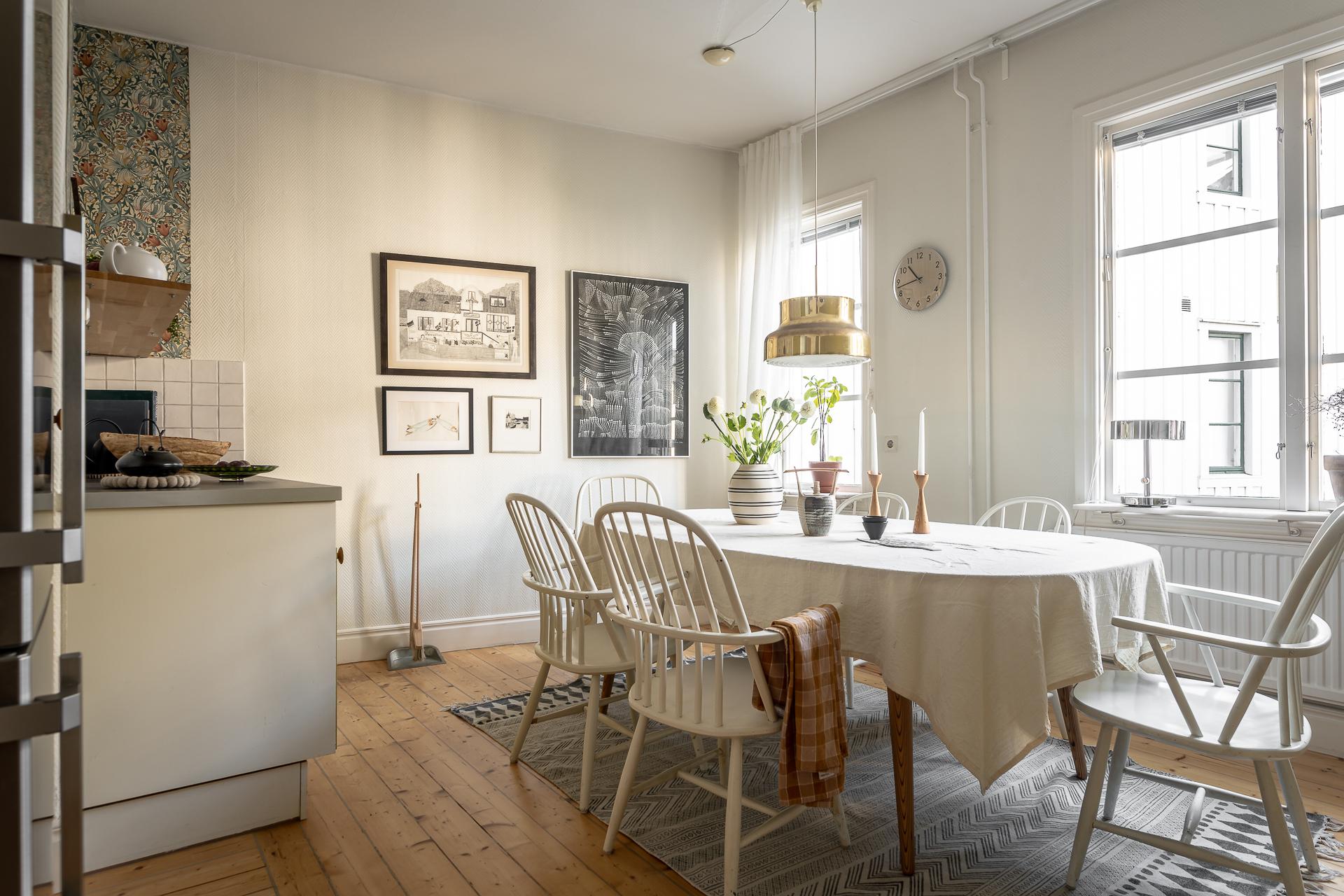 Köket går att dela av till originalplanlösning och då få två sovrum