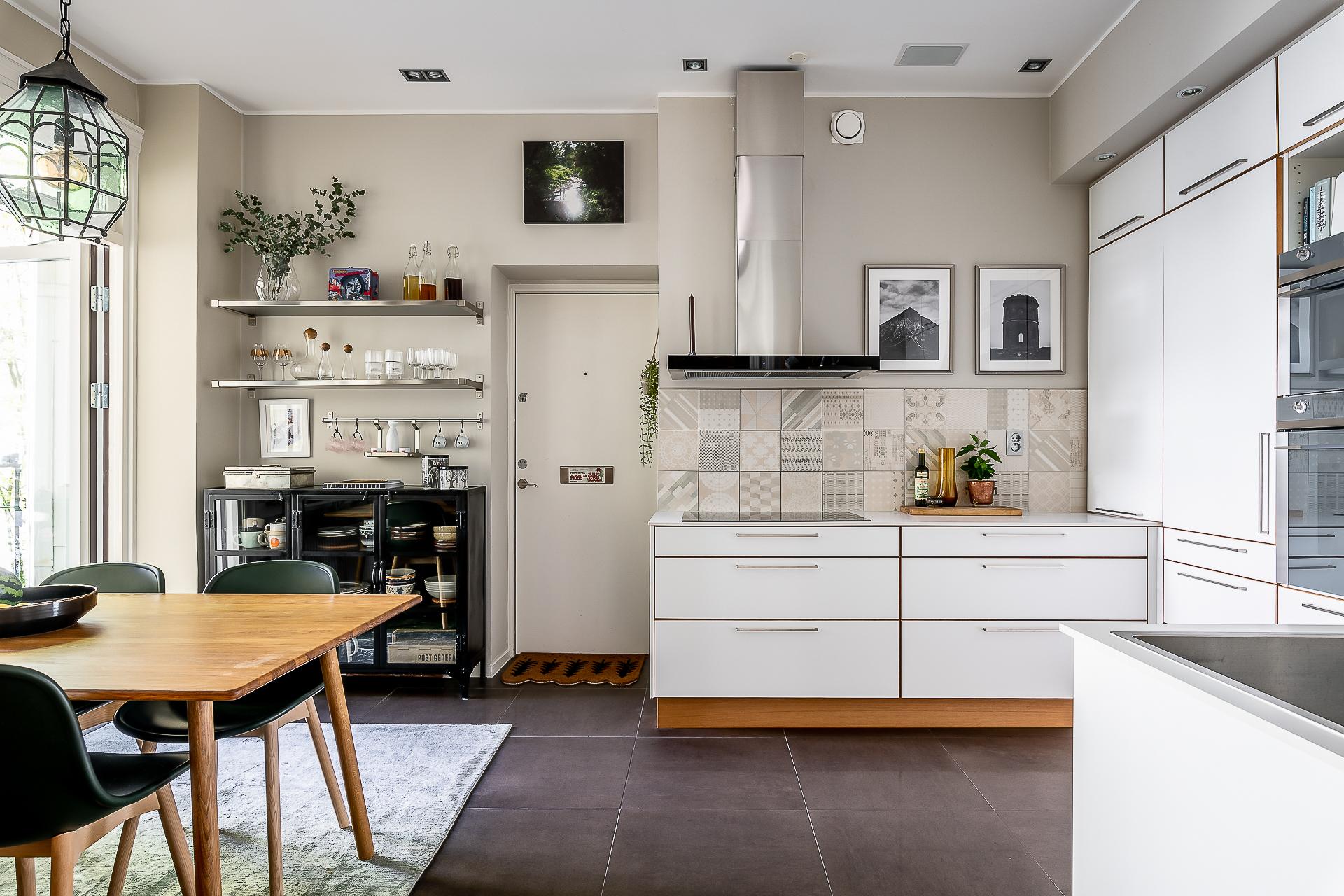 Marbodal köksinredning med riktigt bra förvaringsutrymme.