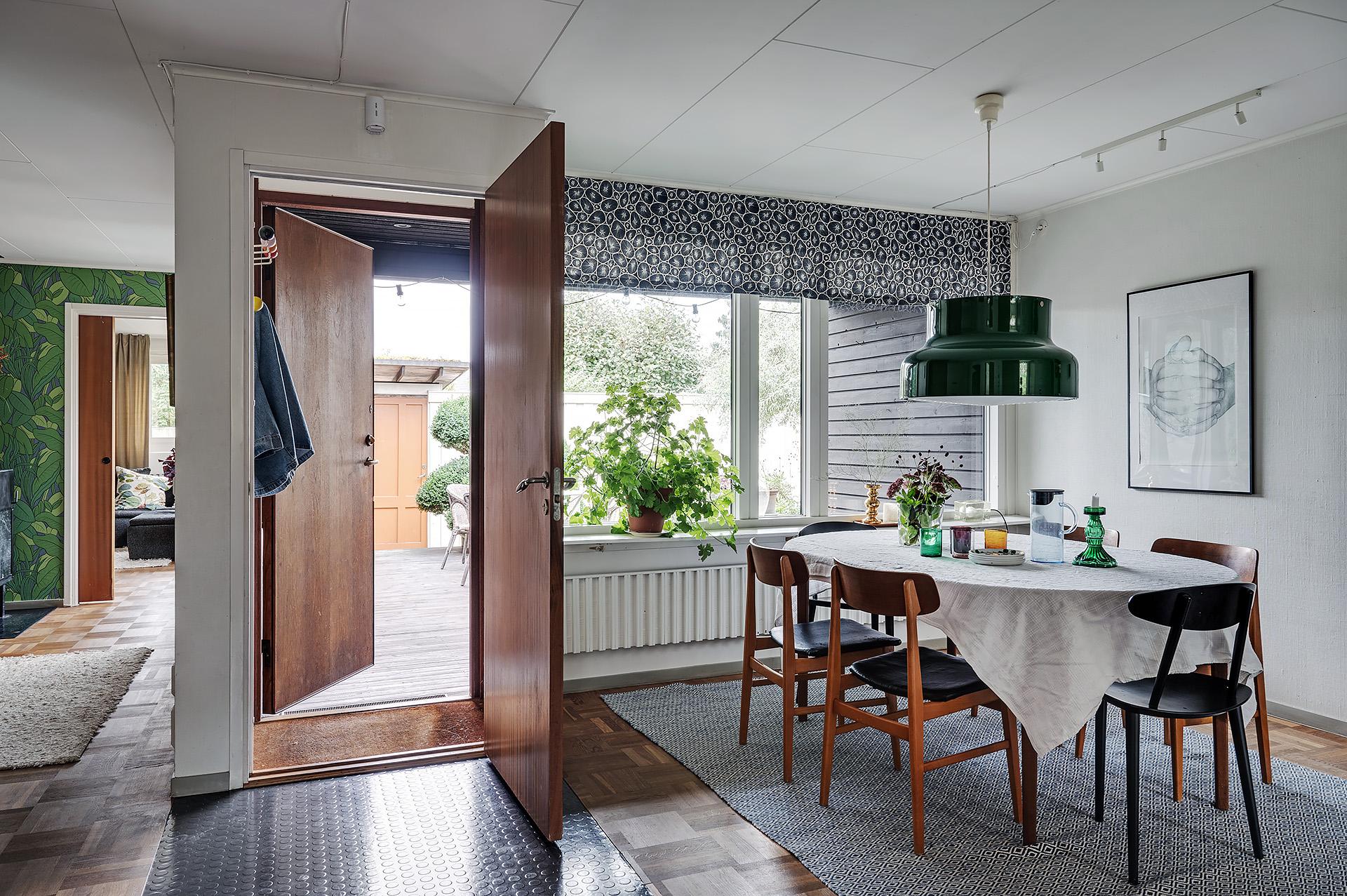 Entré med klassiskt vindfång