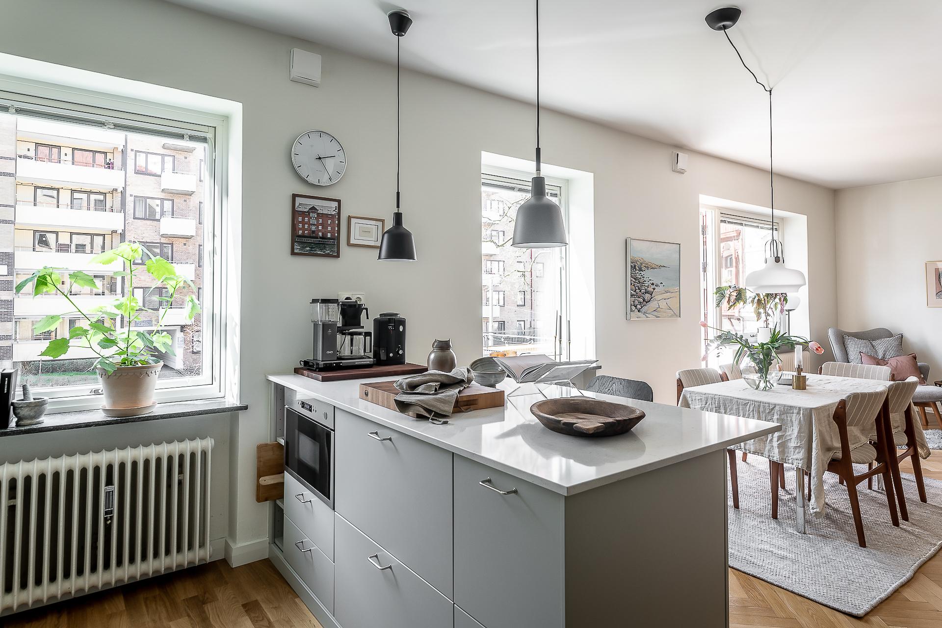 bänkskiva i kompositsten, "Silestone Lagoon" hela 20 mm i tjocklek