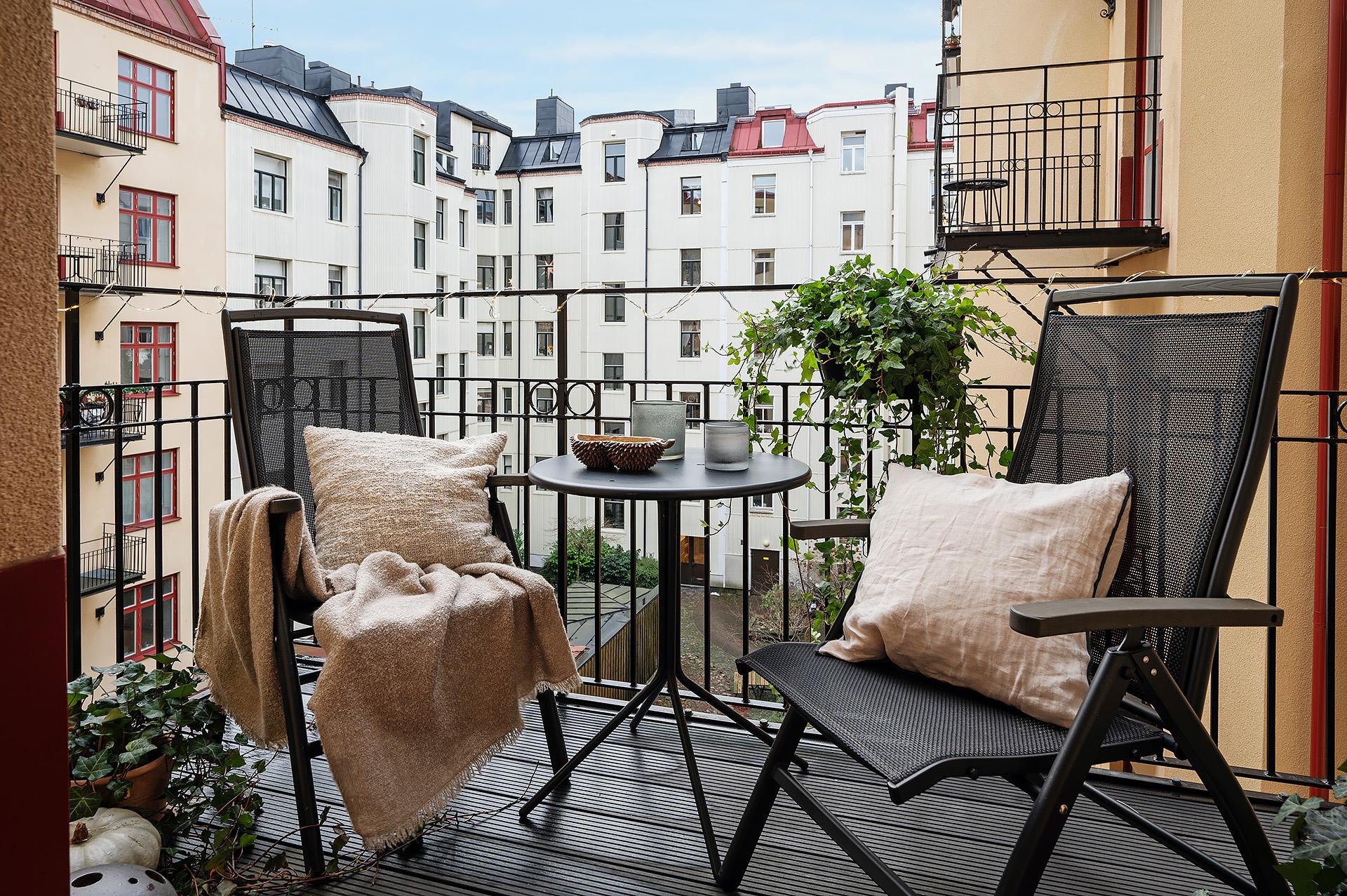 Den andra balkongen har kvällssol