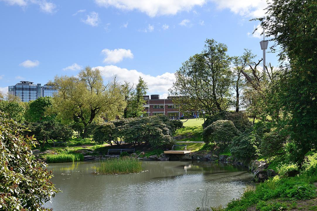 Lågupplöst Söker du grönska så promenera till Näckrosdammen